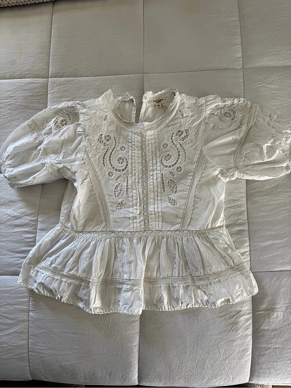 MAX STUDIO Embroidered Ruffle Blouse in White Size XS Like New